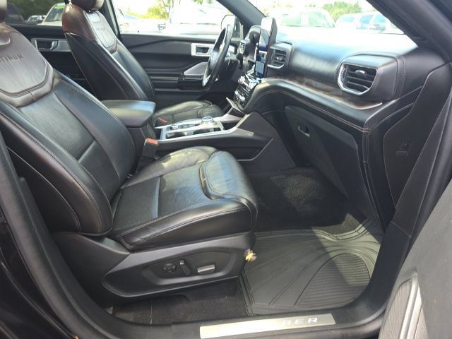 Used 2021 Ford Explorer Platinum w/ Equipment Group 601A AWD/4WD image 33