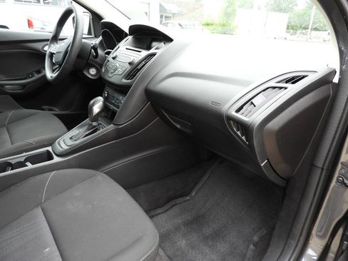 Used 2017 Ford Focus SE FWD image 30