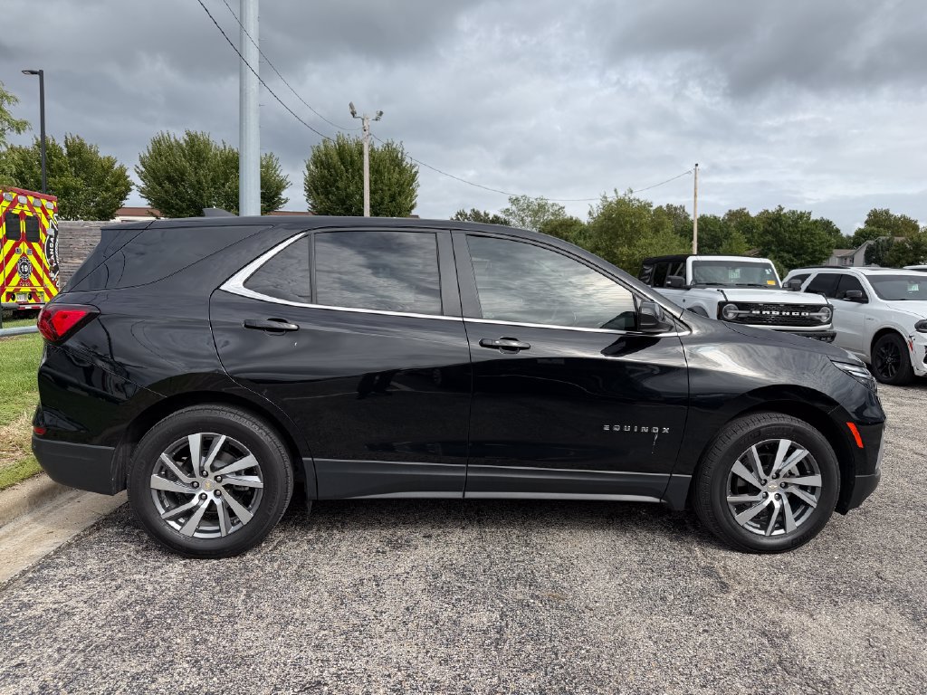Used 2023 Chevrolet Equinox LT FWD image 2