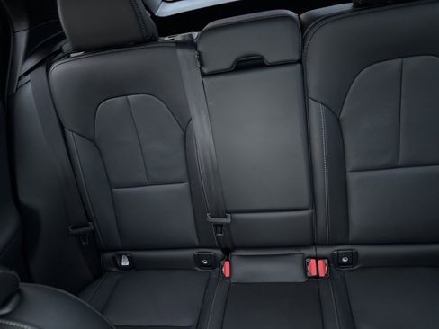 Certified 2025 Volvo XC40 B5 Plus image 36