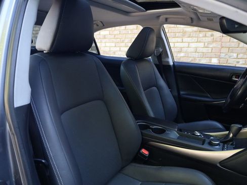 Used 2019 Lexus IS 300 image 27