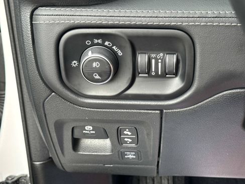 Used 2025 RAM 1500 Limited AWD/4WD image 22
