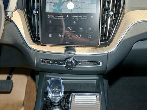 New 2026 Volvo XC60 B5 Plus w/ Protection Package Premier image 26