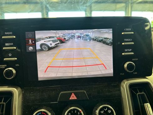 Used 2023 Kia Sorento LX FWD image 18