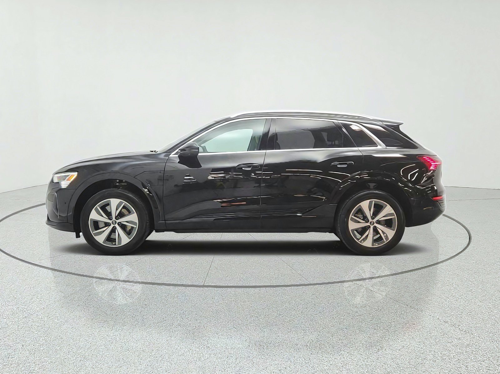 Used 2024 Audi Q8 e-tron Premium Plus w/ Premium Plus Package AWD/4WD image 8
