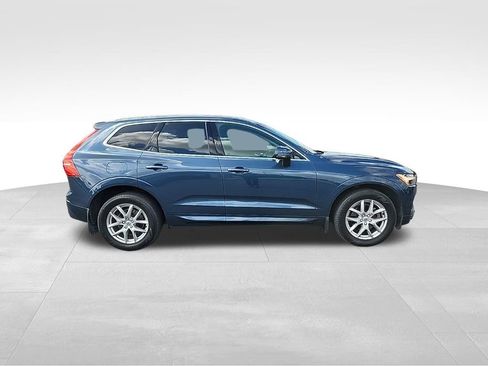 Used 2021 Volvo XC60 T5 Momentum w/ Climate Package image 12