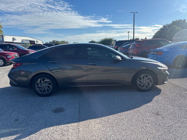 Used 2024 Hyundai Elantra SEL FWD image 4