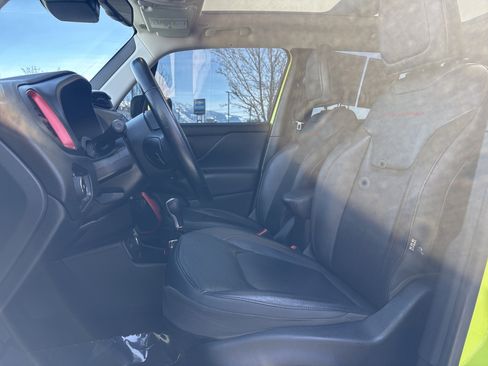 Used 2018 Jeep Renegade Trailhawk image 12