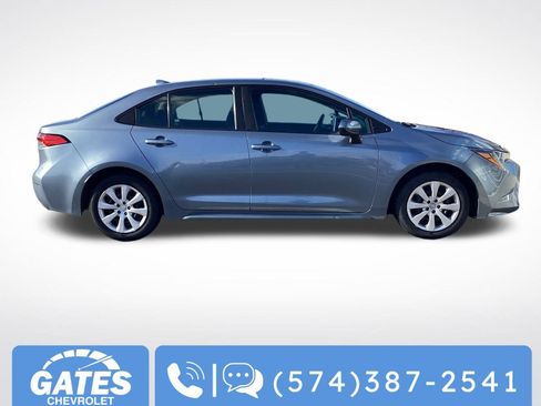 Used 2021 Toyota Corolla LE image 9