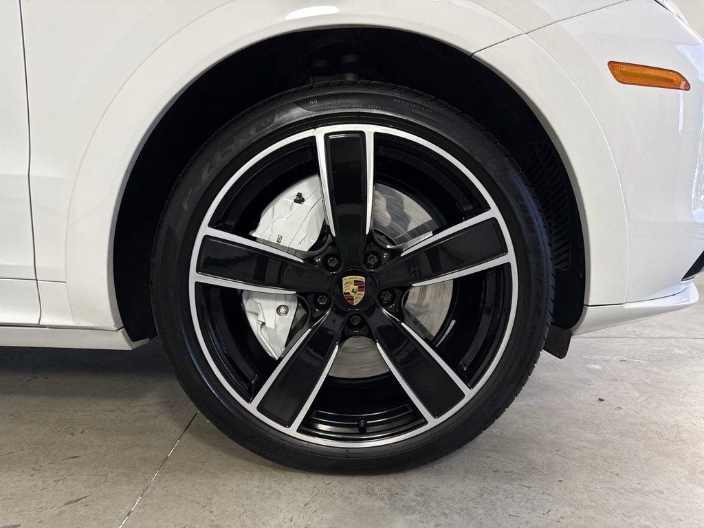Certified 2023 Porsche Cayenne Turbo w/ Assistance Package AWD/4WD image 15