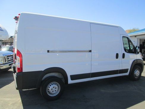 Used 2026 RAM ProMaster 2500 w/ Convenience Group FWD image 4