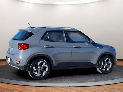 Used 2023 Hyundai Venue SEL image 19