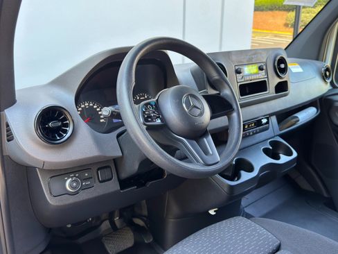 Used 2023 Mercedes-Benz Sprinter 2500 image 11