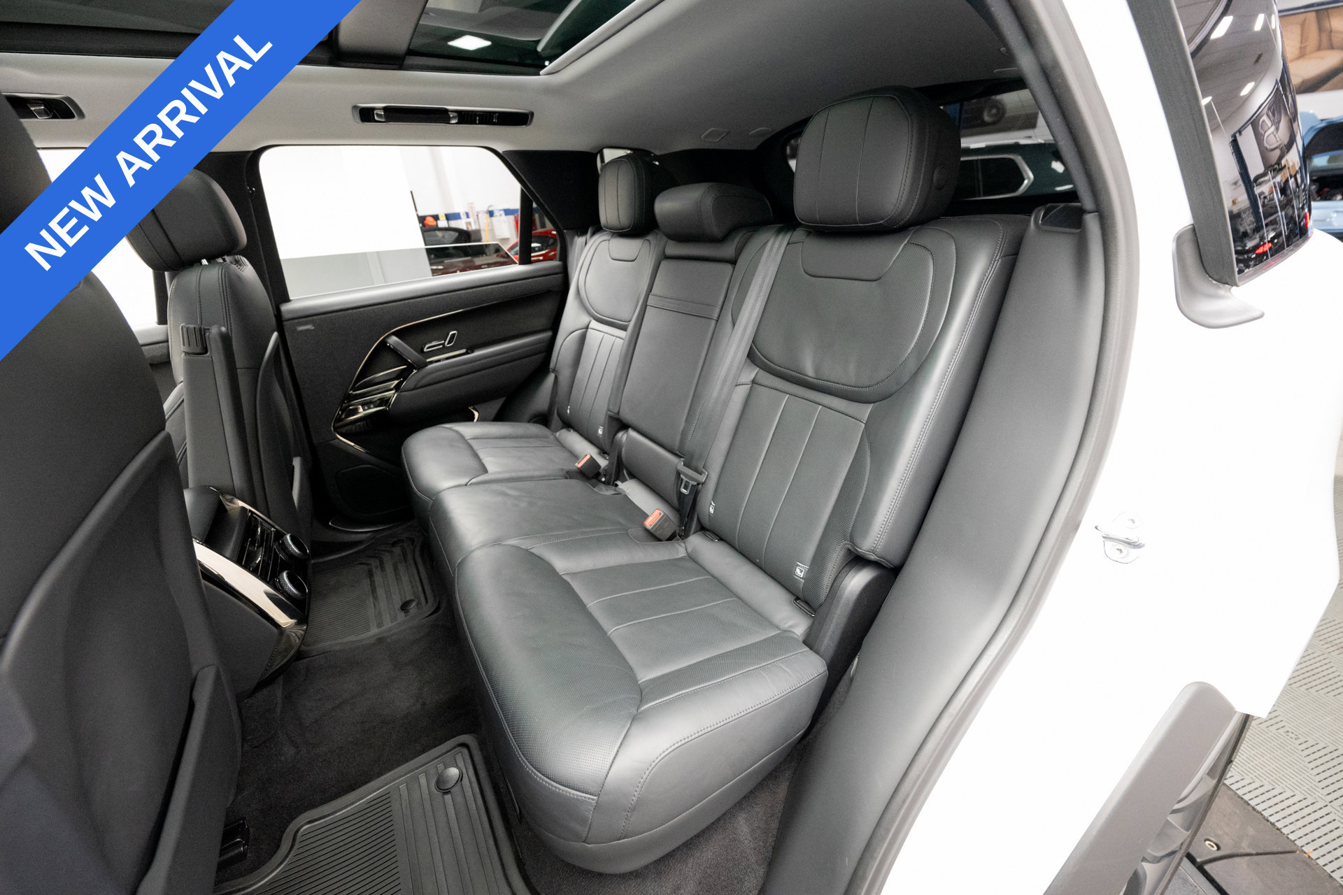 Used 2023 Land Rover Range Rover Sport SE AWD/4WD image 17