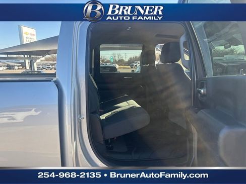 Used 2022 Chevrolet Silverado 2500 Custom w/ Custom Value Package image 18