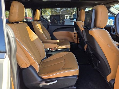 Used 2021 Chrysler Pacifica Pinnacle image 23