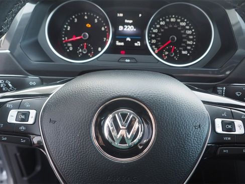 Used 2020 Volkswagen Tiguan SE image 16