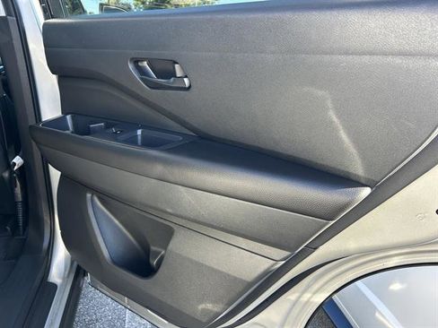 Used 2025 Nissan Pathfinder SV image 23