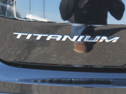 Used 2022 Ford Edge Titanium w/ Class II Trailer Tow Package image 3