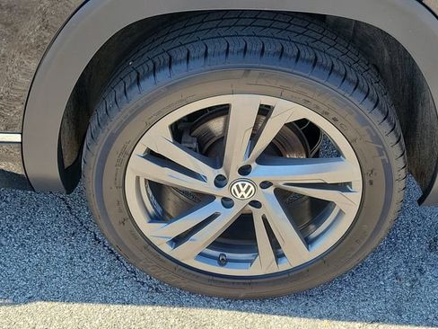 Used 2024 Volkswagen Atlas Cross Sport SEL R-Line AWD/4WD image 29