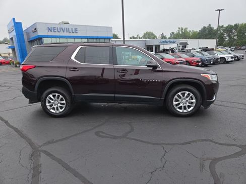 Used 2021 Chevrolet Traverse LT FWD image 2