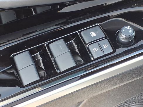 Certified 2025 Toyota bZ4X FWD image 18