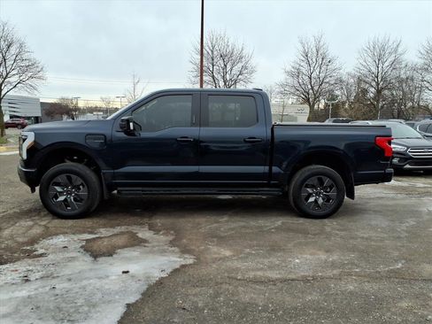 Used 2022 Ford F150 Lightning Lariat image 2