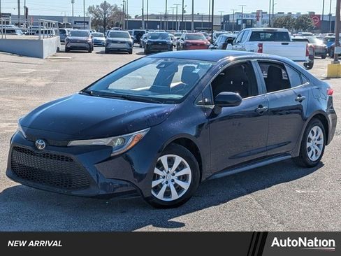 Used 2020 Toyota Corolla LE image 1