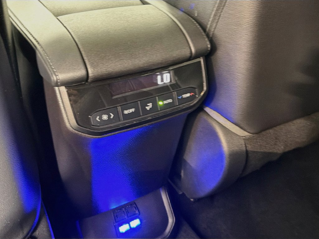 Used 2021 Toyota Highlander XLE AWD/4WD image 27