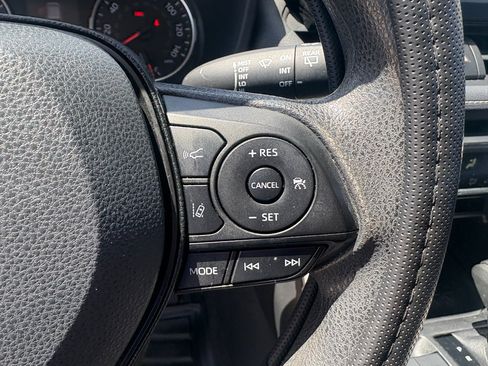 Used 2020 Toyota RAV4 LE FWD image 16