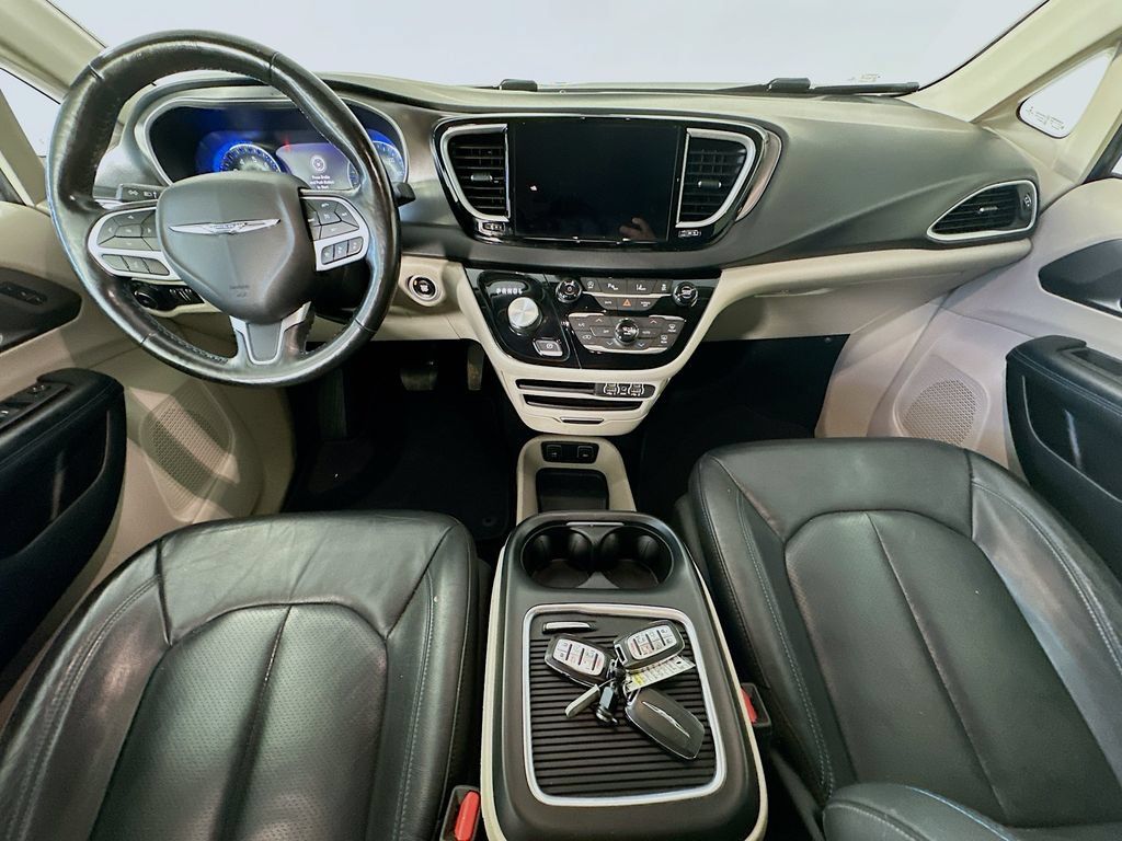 Used 2021 Chrysler Pacifica Touring-L FWD image 10