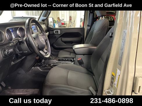 Used 2022 Jeep Gladiator Sport AWD/4WD image 14