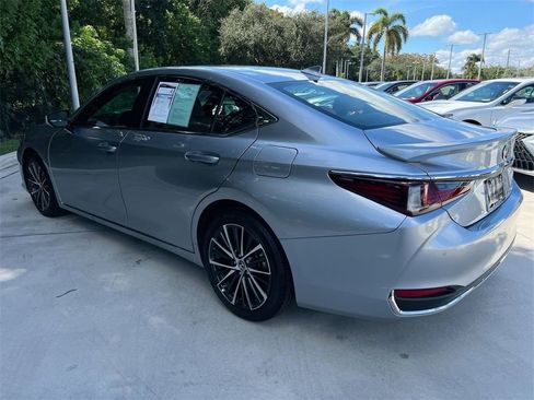 Certified 2025 Lexus ES 300h w/ Premium Package image 5