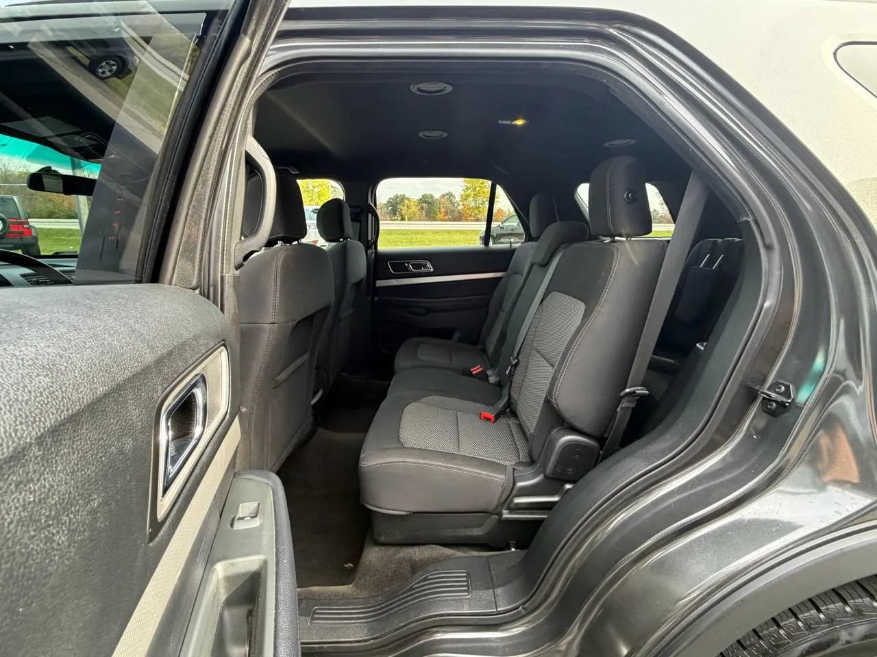 Used 2017 Ford Explorer XLT AWD/4WD image 19