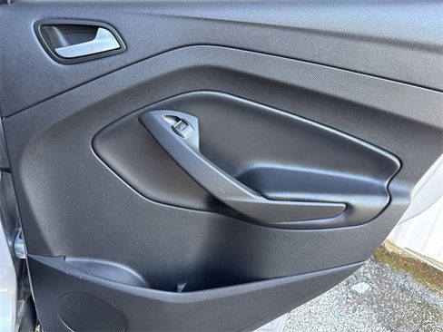 Used 2019 Ford Escape SE image 30