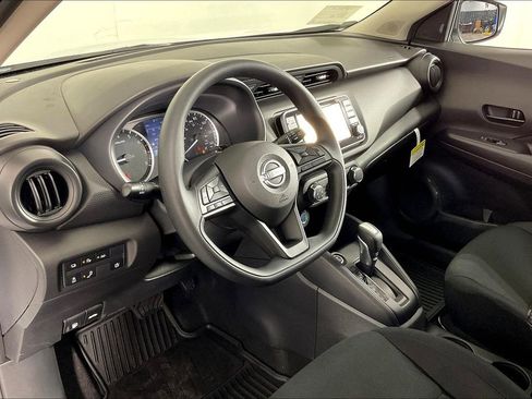 New 2025 Nissan Kicks Play S image 8