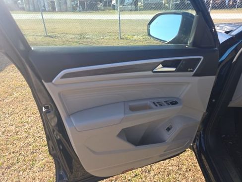 Used 2021 Volkswagen Atlas SEL Premium image 11