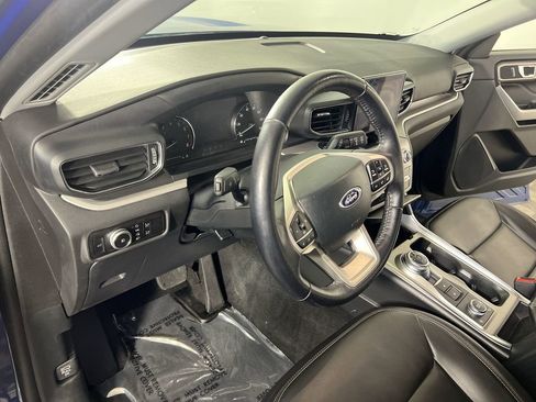 Used 2023 Ford Explorer XLT w/ Equipment Group 202A image 11