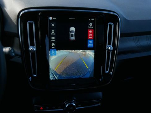 Certified 2023 Volvo XC40 Recharge Ultimate image 21