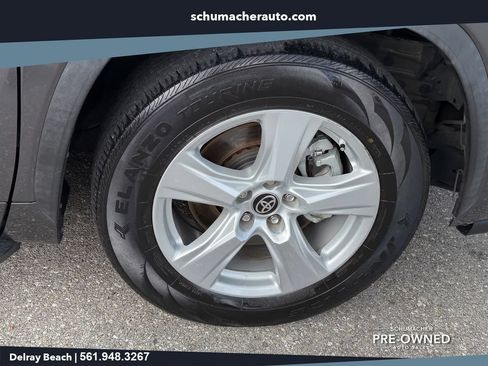 Used 2021 Toyota Highlander LE FWD image 18