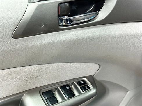 Used 2010 Subaru Forester 2.5X Limited image 18