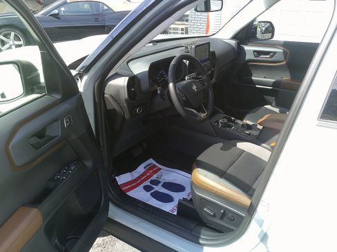 Used 2023 Ford Bronco Sport Outer Banks w/ Tech Package AWD/4WD image 16