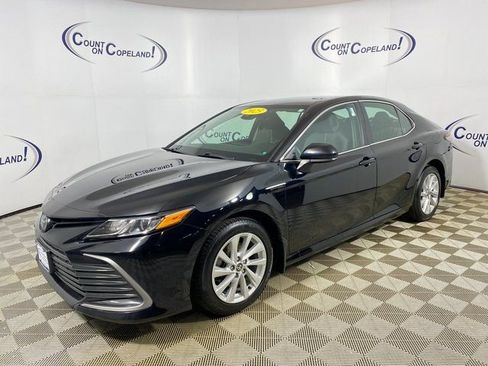 Used 2023 Toyota Camry LE image 3