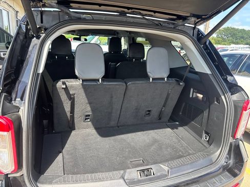 Used 2024 Ford Explorer XLT w/ Equipment Group 202A AWD/4WD image 31