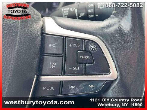 Used 2023 Toyota Highlander XLE image 25