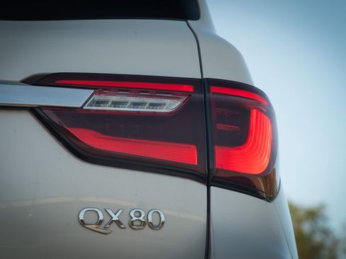 Used 2024 INFINITI QX80 Luxe image 18