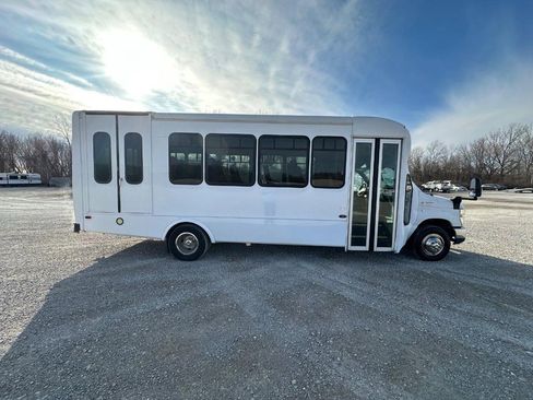 Used 2013 Ford E-450 and Econoline 450 Super Duty w/ Shuttle Bus Prep Pkg image 2