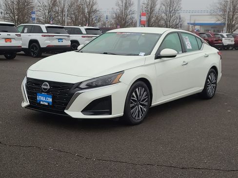 Used 2023 Nissan Altima 2.5 SV image 1