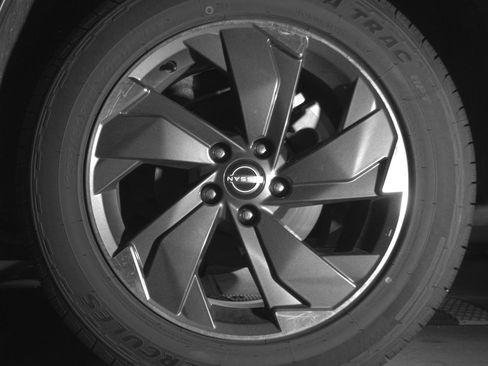 Used 2025 Nissan Rogue SV FWD image 14