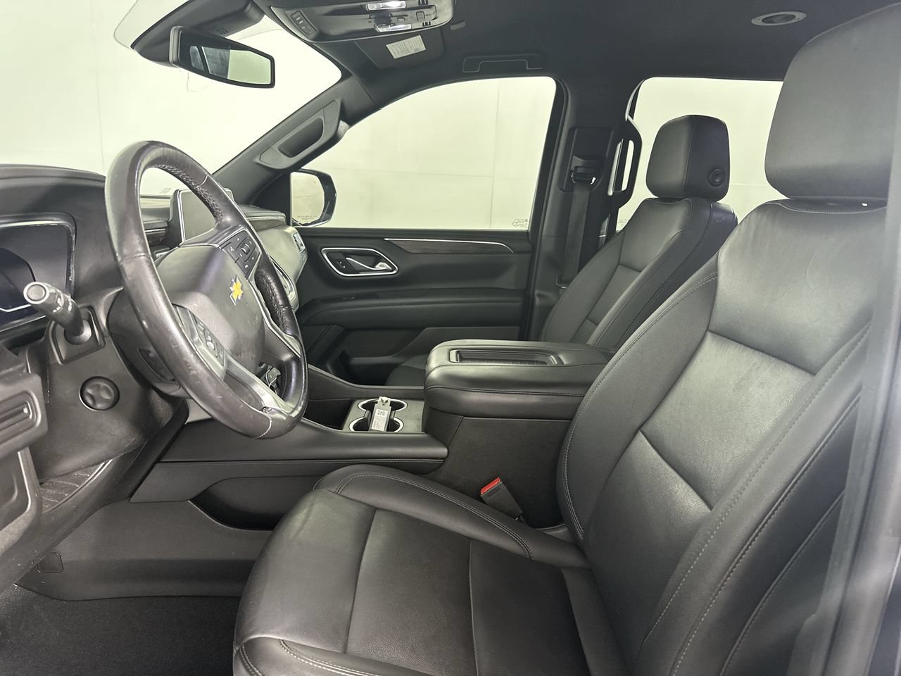Used 2022 Chevrolet Tahoe LT w/ Luxury Package RWD image 2